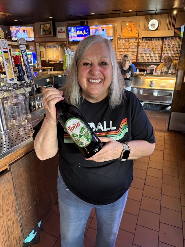 winkinglizard's tweet photo. 🍻 LAST CALL FOR $6 TONAS 🍻

Kick off the weekend with an ice-cold 1 Liter Tona for just $6!🔥

But don’t wait… THIS is the last weekend to grab this deal before it’s gone. 👀

#WeekendVibes #TonaTime #FridayFeels #WinkingLizard #LizardNation #Tona https://t.co/Ms15DoIjv1