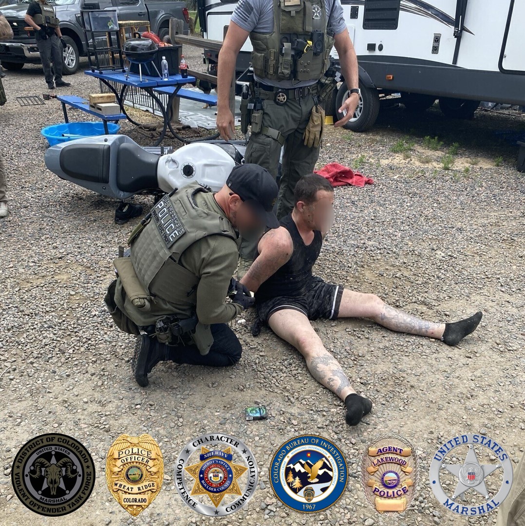 USMSDenver's tweet photo. Shane JACKSON, wanted by @Colorado_DOC for parole violations &amp; @AdamsCOSheriff for felony larceny, was arrested by COVOTF Deputy US Marshals &amp; TFOs from @BldrCOSheriff, @CBI_Colorado, &amp; @LakewoodPDCO along w/ @WheatRidgePD near W 44th &amp; Tabor St in Wheat Ridge. #FugitiveFriday https://t.co/QwSDORPjWH