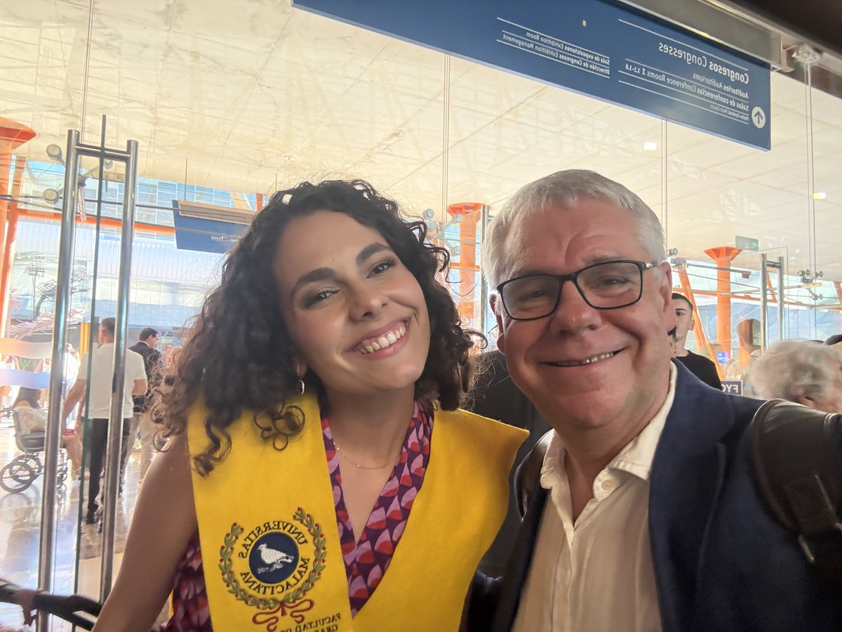 RNCsantander's tweet photo. Emotiva ceremonia de graduación de la L promoción de la Facultad de Medicina de Málaga @MedicinaUMA @InfoUMA @teolopezuma @aguayo_UM @AndaluciaJunta @saludand @Commalaga @aecirujanos @asacirujanos , nuestro futuro ya es presente https://t.co/6MyD2AuHuK