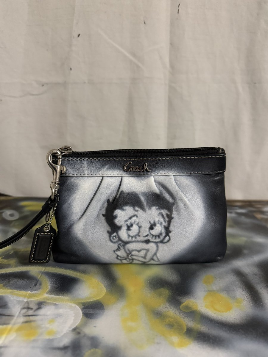 jonathvns's tweet photo. Betty boop &amp; coach https://t.co/OQwhDBb0ob