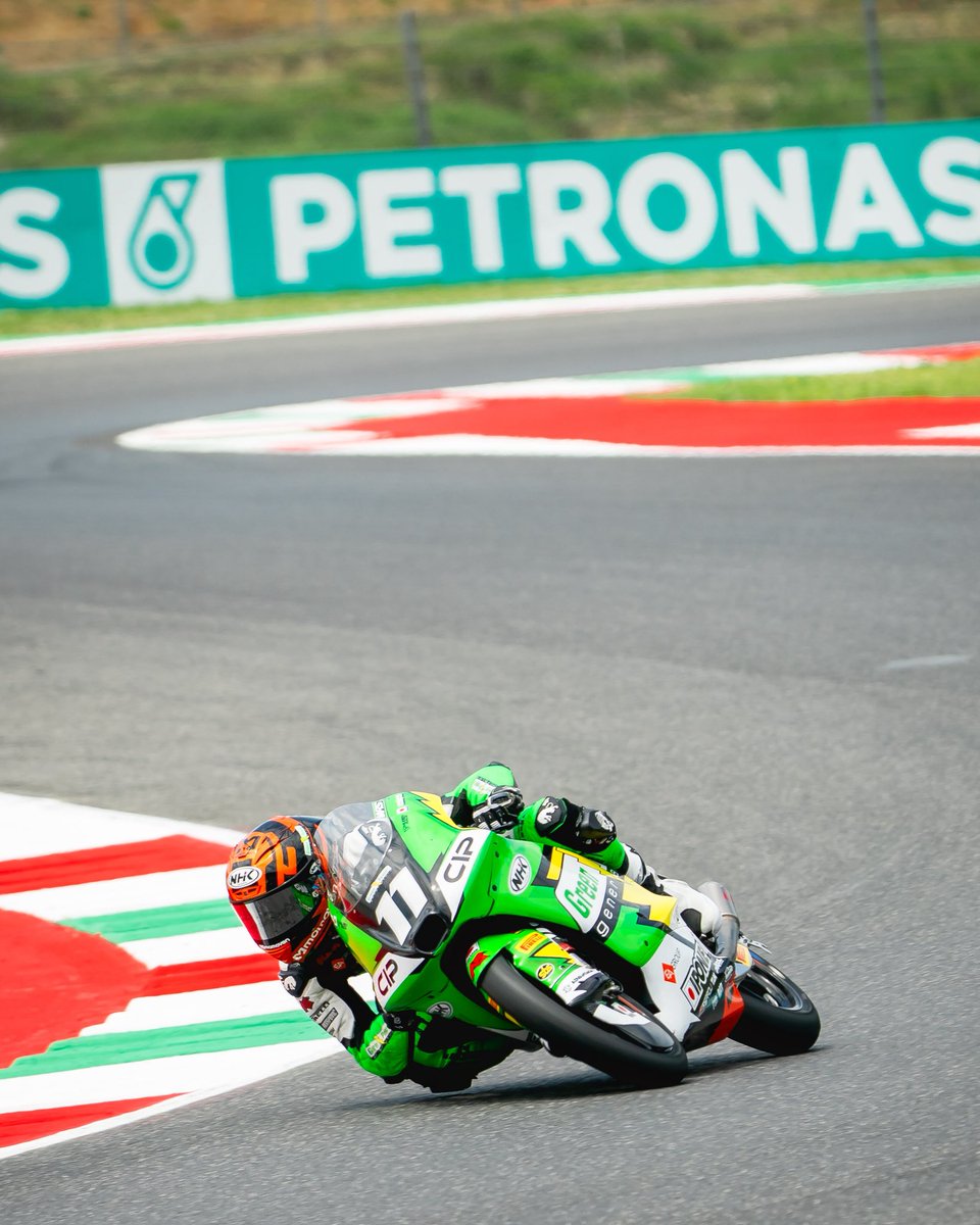 CIPMOTO's tweet photo. Rain or shine, here's a glimpse of today's action👀

📷 @hawk_media_services 

#Moto3 #CIPGreenPower https://t.co/rwgMQR6AQ4