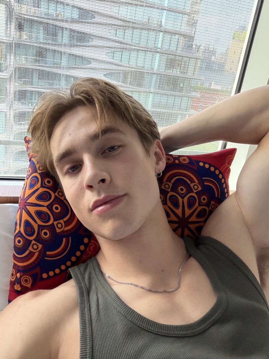 Nasskiut's tweet photo. Llega el verano y el calor se me sube a la cabeza. 🔥
--------------------------------
#freerol #sexrol #playrol #fakerol https://t.co/9vVCPHbqra