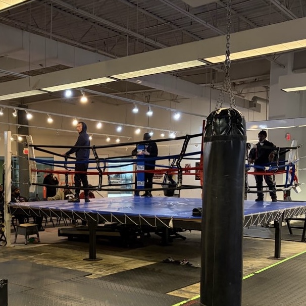 2ToneBoxingClub's tweet photo. Coaches in the ring 🟰 something serious going down 😤👊 https://t.co/FLc9811Ohb