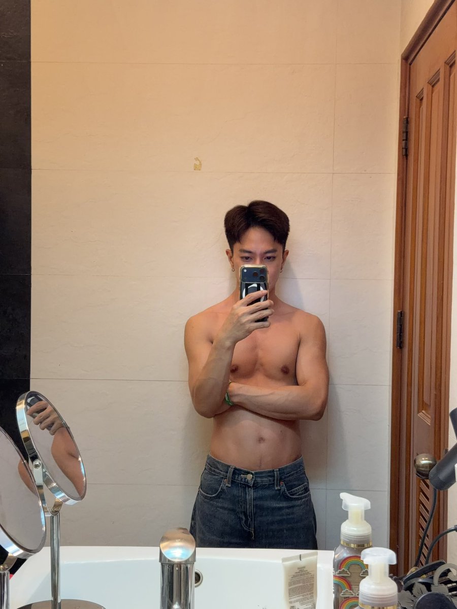 GidT18's tweet photo. กลับบ้านครบ 32 https://t.co/Qz56H0HPLz