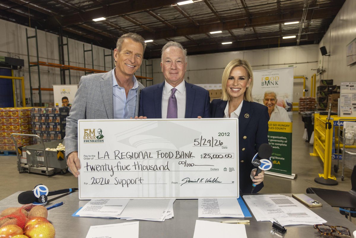 LAFoodBank's tweet photo. Thank you, Farmers &amp; Merchants Bank (@fmbank), for supporting the 15th Annual #FeedSoCal Food Drive. Your partnership helps provide food assistance to neighbors across Los Angeles County and strengthens our fight against hunger.
#WeFeedLA https://t.co/todPaA90QE