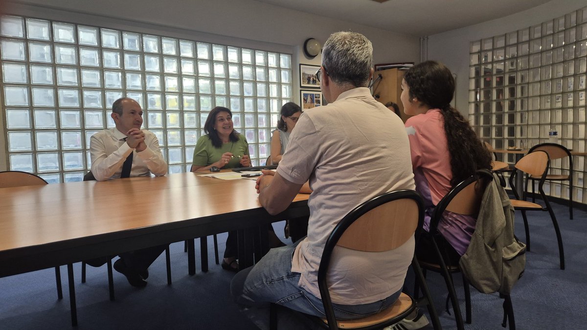 BenmiloudKarim's tweet photo. Hier, au collège @Stendhal_31, où chaque élève bénéficie d’un accompagnement personnalisé pour construire sereinement son parcours scolaire et son orientation #PPO.

Des professeurs investis et des équipes attentives qui guident chaque jeune avec bienveillance. #CollegeEnProgres https://t.co/XqrmYx6QuQ