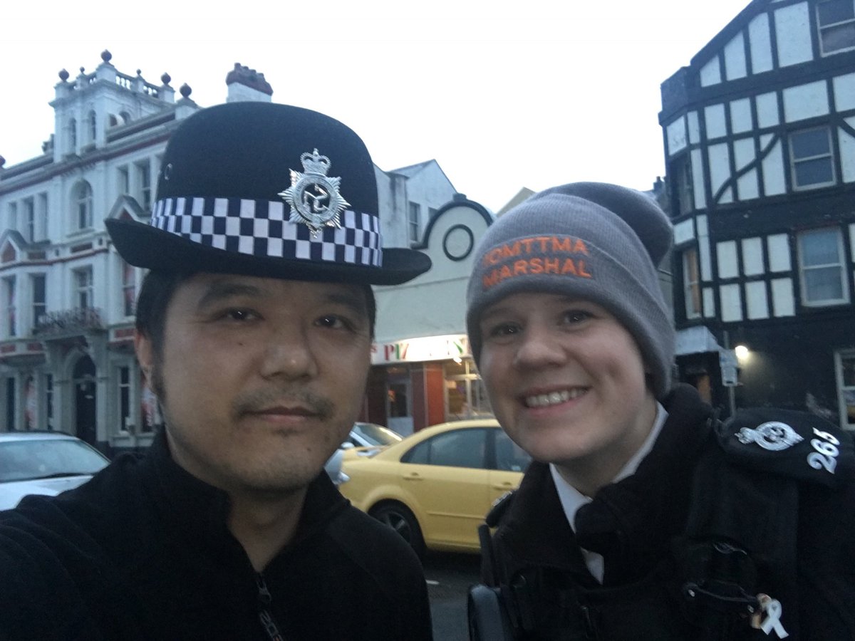wil88_lee's tweet photo. Wouldn’t be a complete TT if I didn’t harass the constabulary for a selfie #TTCop I recognised both the WPC, she’s been on the force 17 years and remembered me and the PC from years previous, so I’m in trouble if I commit a felony here. I showed them both pics and they laughed https://t.co/9JiO9nCf9D