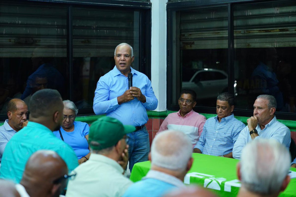 FPcomunica's tweet photo. #FPComunica |

Asamblea del Pleno de Dirigentes de la #FuerzaDelPueblo en Provincia Monseñor Nouel, con la presencia del vicepresidente @radhamesjimenez y miembros de la dirección política como @SenadorDionisSn, @marcoscross191, @JoseDelCSavinon y Pedro de Jesús Candelier.

En el encuentro se analizaron los desafíos y oportunidades de la provincia, se evaluó el trabajo territorial y se definieron las líneas estratégicas para los próximos meses, con el objetivo de fortalecer la organización.

Dirigentes municipales, distritales, sectoriales y de bases participaron activamente, reafirmando su compromiso con el proyecto del partido. Esta asamblea forma parte del proceso de fortalecimiento organizativo que impulsa Fuerza del Pueblo a nivel nacional.¡Fuerza del Pueblo sigue avanzando con la gente!