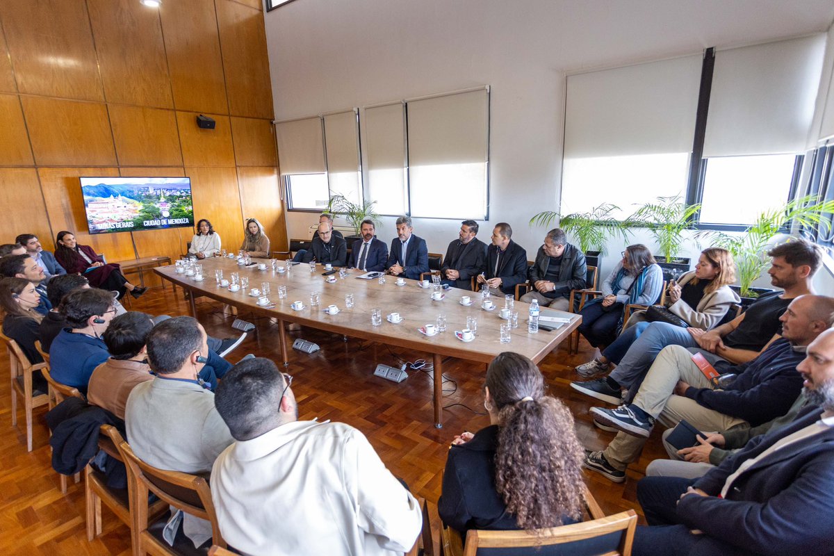 UlpianoSuarez's tweet photo. Fue un placer recibir a la delegación de SEBRAE Minas Gerais y Dalí Hubs, con alcaldes y gestores públicos de Brasil. Pudimos compartir con ellos la experiencia de la @ciudaddemendoza en modelos de articulación público-privada, desarrollo económico local y emprendimiento. 

Es un honor que hayan elegido a la Ciudad de Mendoza como caso de éxito y como un destino valioso en su recorrido por América del Sur.