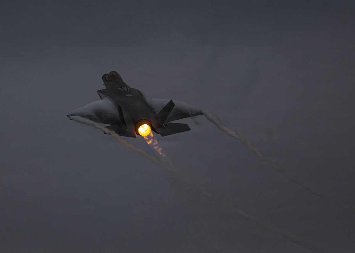 HAFB's tweet photo. ⚡️Afterburners ON. The weekend has arrived!🚀
...
Maj. Sean “Rambo” Loughlin, pilot of the #F35ADemoTeam, performs aerial maneuvers during the Oregon International Airshow in Hillsboro, Oregon, May 15, 2026. (U.S. Air Force photo by Staff Sgt. Nicholas Rupiper) https://t.co/MAJWlmjsCs