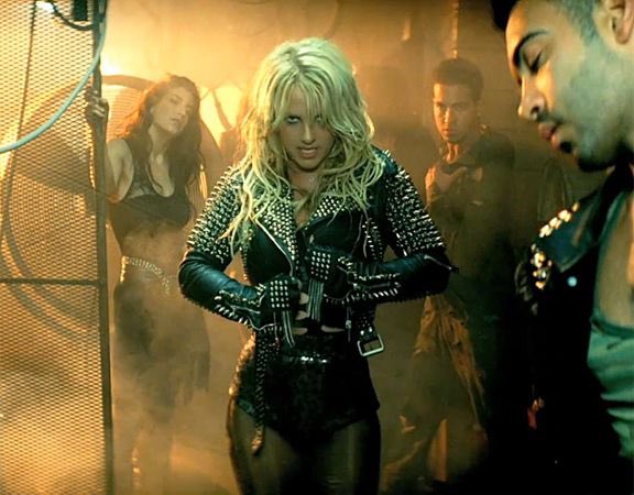 plusmusicx's tweet photo. Qual sua favorita? Em 2011, nesta mesma semana, era assim que estava o Top 10 da Hot 100:

10 - “S&M” - Rihanna e Britney Spears
9 - “Look At Me Now” - Bustha Rhymes
8 - “Till The World Ends” - Britney Spears
7 - “The Lazy Song” - Bruno Mars
6 - “On The Floor” - Jennifer Lopez e Pitbull
5 - “Just Can’t Get Enough” - BEP
4 - “Give Me Everything” - Pitbull
3 - “The Edge Of Glory” - Lady Gaga
2 - “E.T.” - Katy Perry
1 - “Rolling In The Deep” - Adele