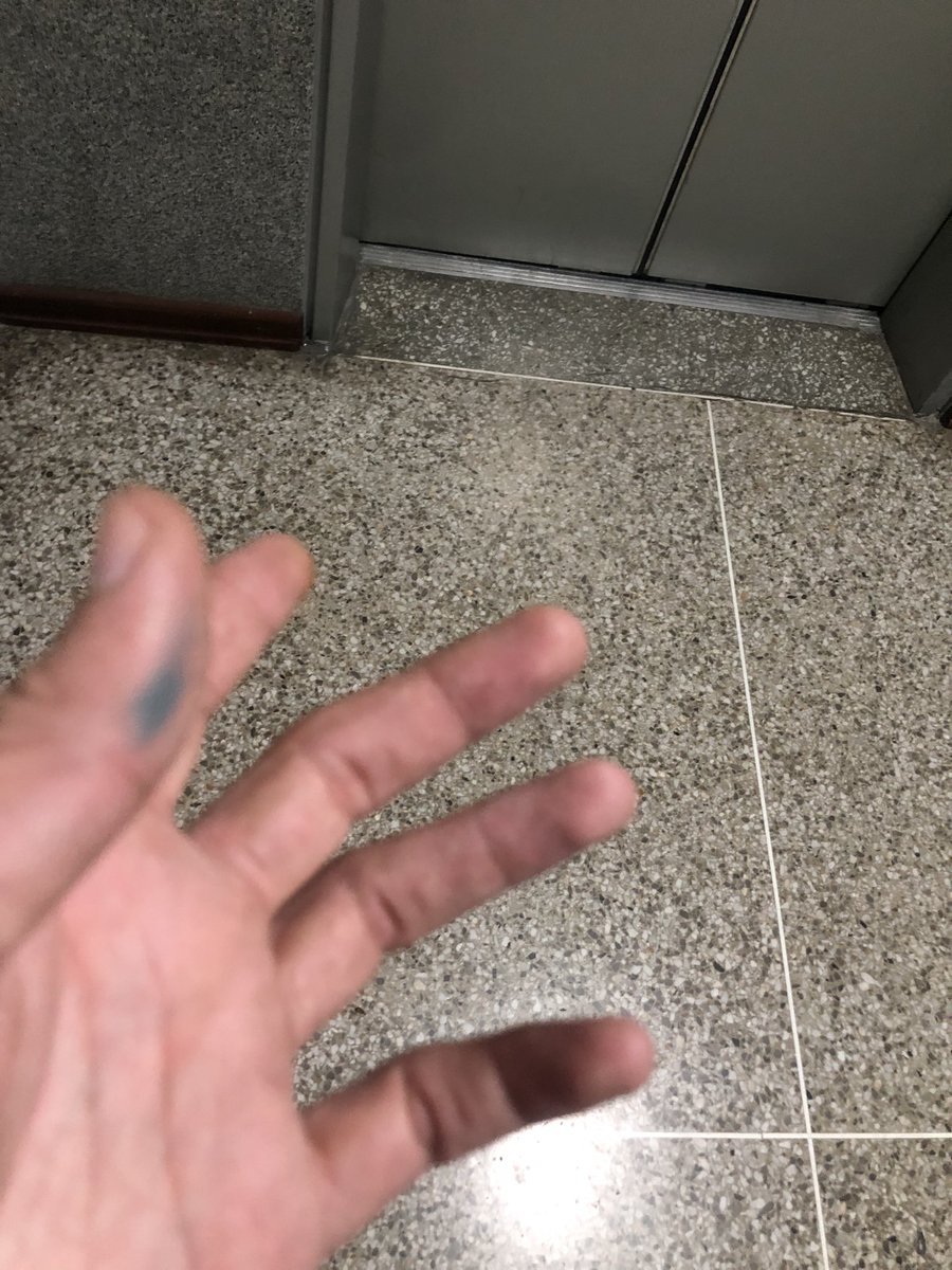 limonripreload's tweet photo. También mientras lo redactaba, el anterior post de el borrador pusieron frecuencias azules cómo está que registre que se parece bastante. En el dedo solo que en el pantalón ahora mismo en tiempo real https://t.co/gHjFWYnQNC