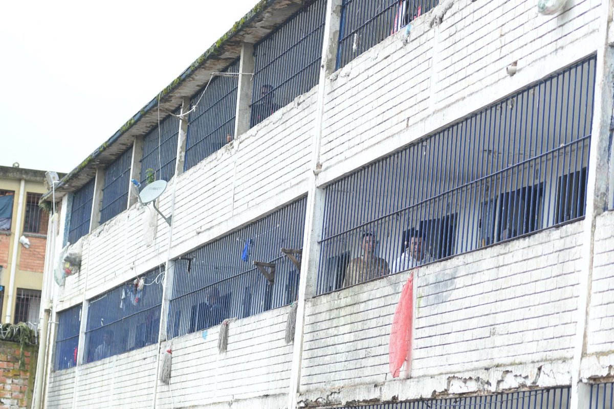 CConstitucional's tweet photo. 🟣 Sala Especial de Seguimiento de la Corte Constitucional inspeccionó el establecimiento penitenciario del Barne, Cómbita, para verificar las condiciones de las personas privadas de la libertad

Ver boletín ▶️ https://t.co/ijO5l96WMD
1/2 https://t.co/MV5XpG0eEo