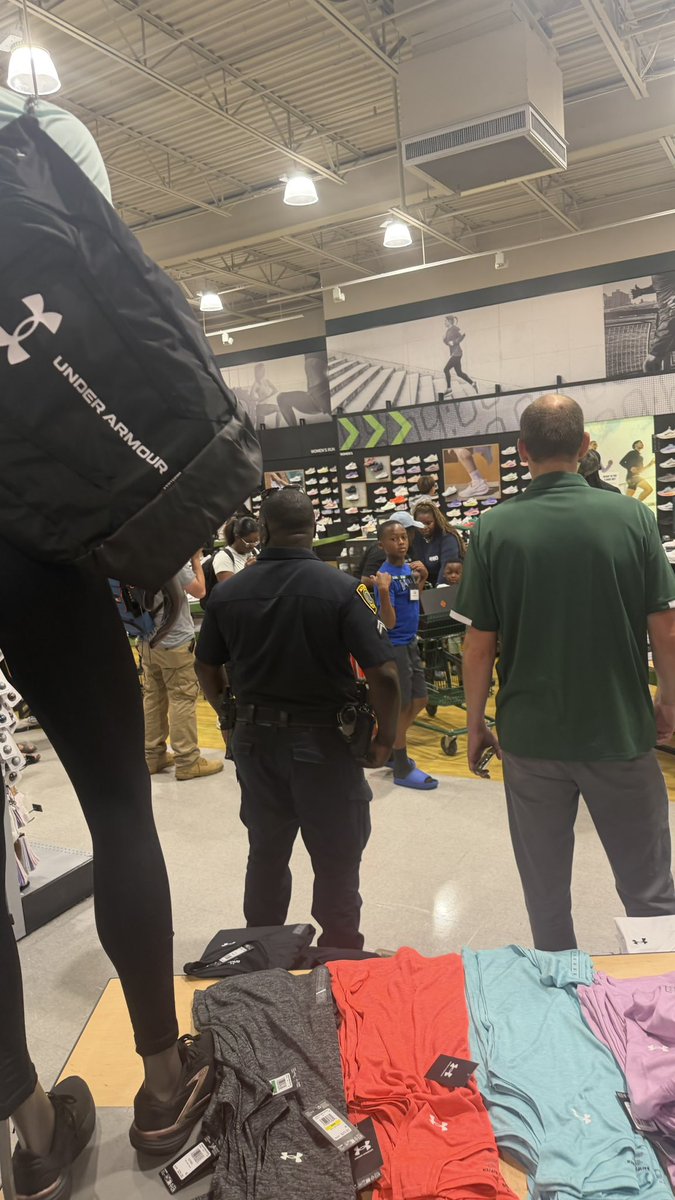 TexansFanBattle's tweet photo. Pro Bowl corner Kamari Lassiter @kamari_lassiter @kl3softball, partnered today with Dick's Sporting Goods @DICKS  for a shopping spree for kids. #HTownMade #Texans #TFB https://t.co/dsxbGD8d8w