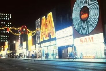 g_meslin's tweet photo. I find it both hilarious and sad that the exact stretch of Yonge that looked roughly like this in my lifetime now has the City cracking down on the signage adorning small food kiosks. https://t.co/JoHOmXQERa
