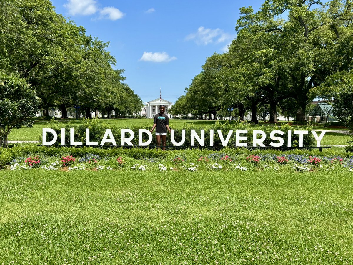itsleighacarter's tweet photo. I had a great visit at @DillardSoftball! 💙🖤💚 
Thank you Coach @JoseTaitague and players for the opportunity to learn more about the school and softball program. 

@SoftballDown @scan1ansports @softballhype https://t.co/lW8RYP20i6