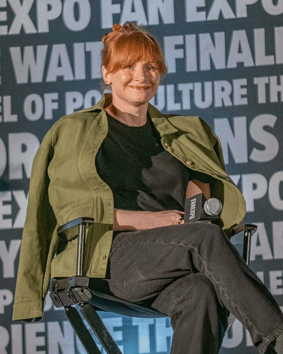 fanexpodenver's tweet photo. Jurassic-sized panels on Day 2 of FAN EXPO Denver 🦖 Bryce Dallas Howard, Ralph Macchio, Dean Norris and the other stars brought the star power to our stage today. Which panel was the highlight of your day?

#FANEXPODenver #Denver #ThingsToDoDenver #Celebrities #VoiceActors https://t.co/09mEVoexk9