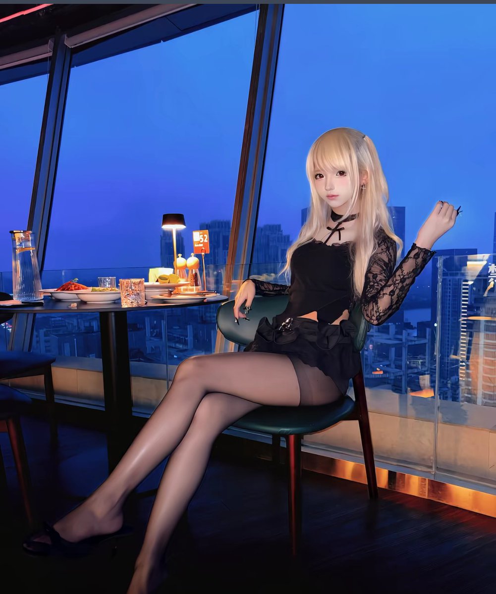 slutmachinex's tweet photo. 哥特精神小妹，听说以前霸凌女生时最喜欢用鞋跟踩人奶子，后来被几个学长轮奸了一顿才消停。现在是学校头牌足交骚鸡，招牌是一边给野爹足交一边把高跟鞋跟插进骚逼自慰，用喷出来的淫水润滑鸡巴。只要她穿着丝袜就是正在上班可以随便使用。#意淫 #羞辱 #辱骂 https://t.co/zbsIYVSbID