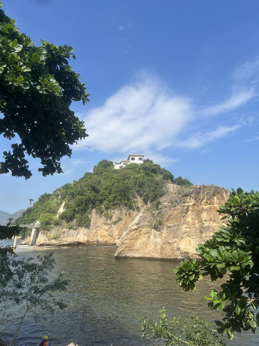 grizente_'s tweet photo. A Guanabara é realmente incrível… https://t.co/65NfxRaE9g
