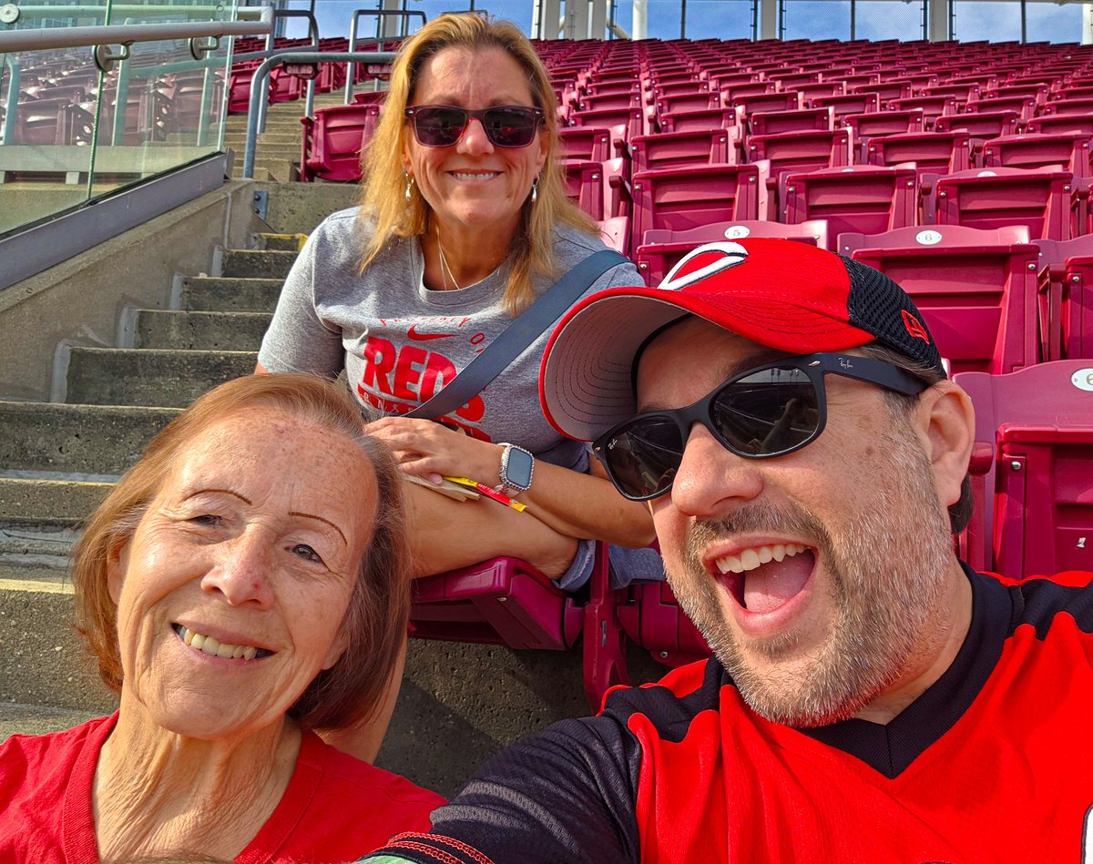 willouej's tweet photo. A night at the ballpark with my momma and sister. Let's go #Reds https://t.co/KCtvpfqVOA