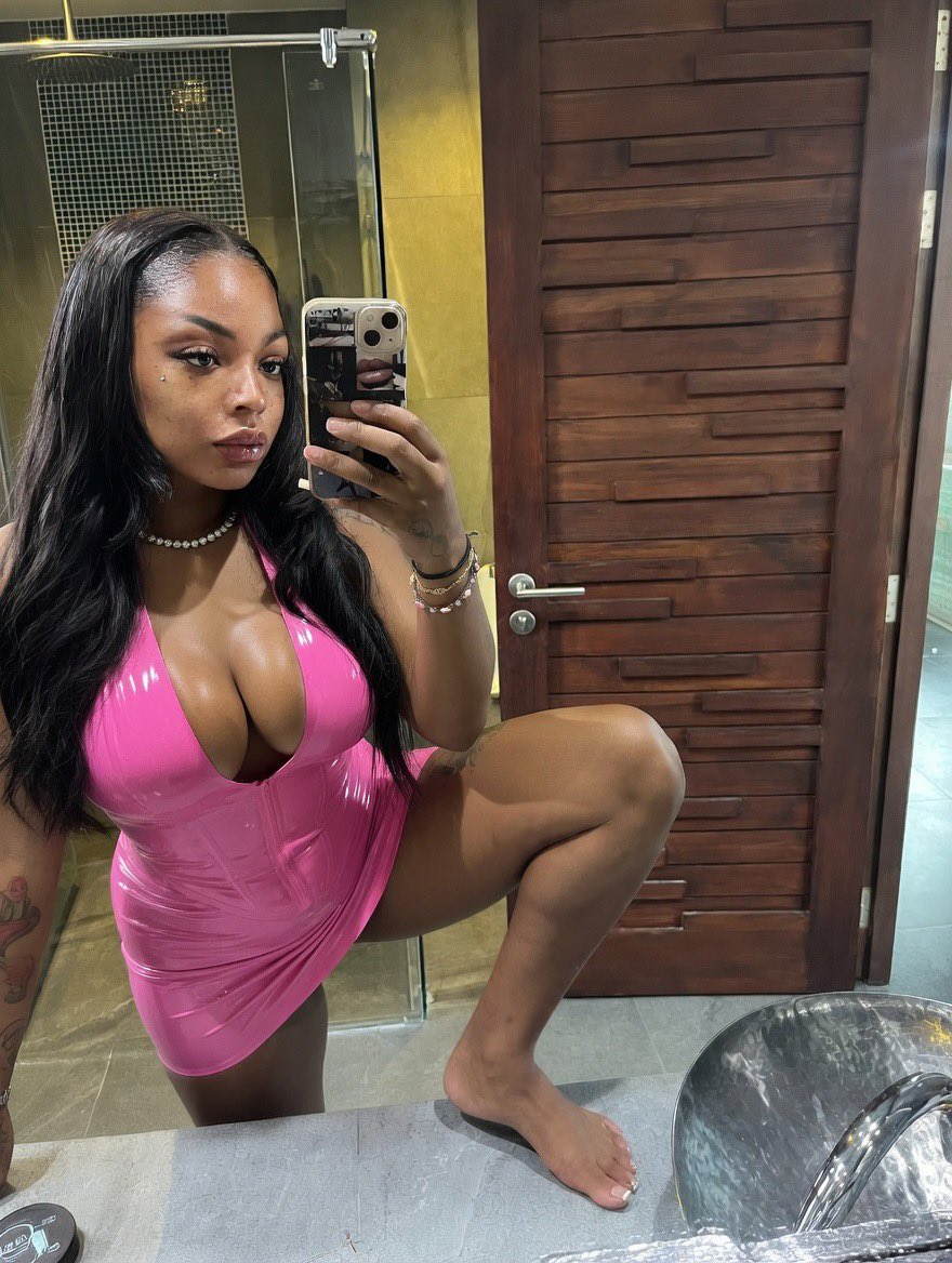 𝐆𝐎𝐃𝐃𝐄𝐒𝐒 𝑹𝑶𝑺𝑨 ♡ tweet media
