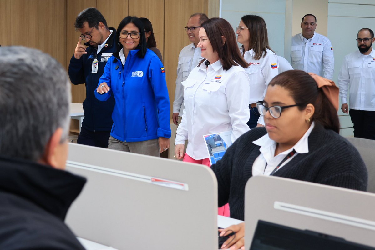 PDVSA's tweet photo. Este espacio estratégico centralizará el banco de datos y el sistema de automatización del sector, aplicando inteligencia artificial y modelos predictivos para optimizar el mantenimiento de los campos y elevar las capacidades productivas de la nación. https://t.co/rV3Ca7i2ZV