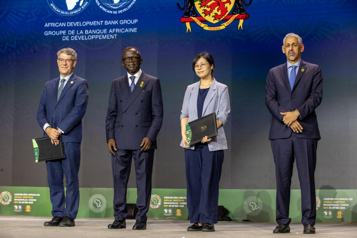 AfDB_Group's tweet photo. At the closing ceremony of the #AfDBAM2026 in Brazzaville on 29 May, @AfDBPresident Dr Sidi Ould Tah thanked the Republic of the #Congo for its “fraternal welcome” and “exceptional organisation” of the 61st Annual Meetings. 

President Ould Tah also announced that Angola has pledged to the replenishment of the African Development Fund (ADF-17), bringing the number of African contributing countries to 25. He emphasised that the Bank Group’s ambition is to become, “the solution bank, for the Africa we want.”