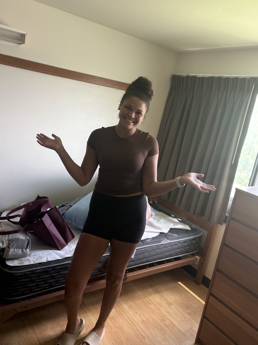 MoStateWBB's tweet photo. Move-in day for our freshman Lady Bears! 🐻

We’re excited to officially welcome you to the 4️⃣1️⃣7️⃣! 

#LadyBears | #WeAreMoState https://t.co/80uwYZAyAc