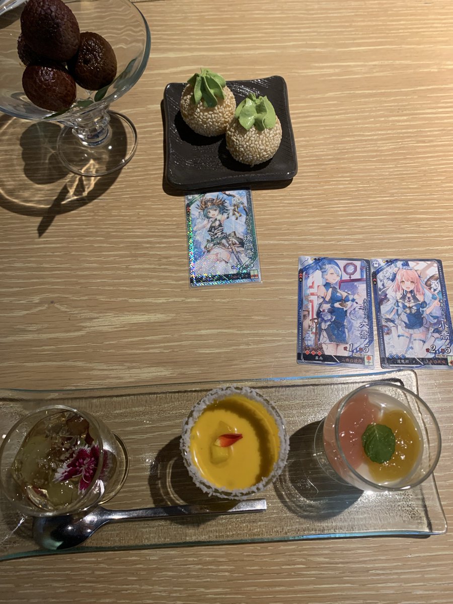 daisu_carp's tweet photo. 昨日三国志テーマのアフタヌーンティー行ってきました〜
美味しい料理食べつつ料理のモチーフに合わせて大戦カード並べて写真撮ったりしていい時間が過ごせました✨ https://t.co/op0awDSsKo