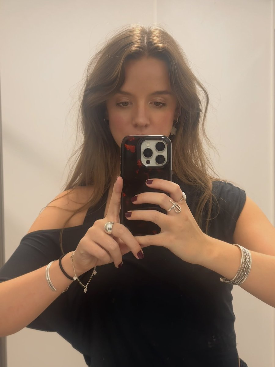 sarah 🏹 tweet media
