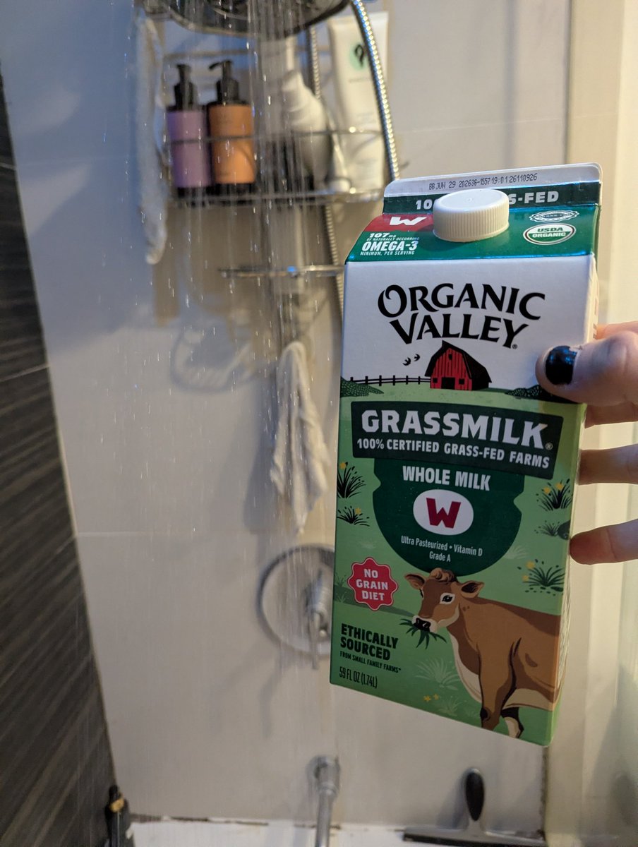davidshimel's tweet photo. Everyone loves a shower beer, but who out here drinking shower MILK? Follow me for more fitness tips #calciumgang #strongbones https://t.co/Eqbl2zCRit