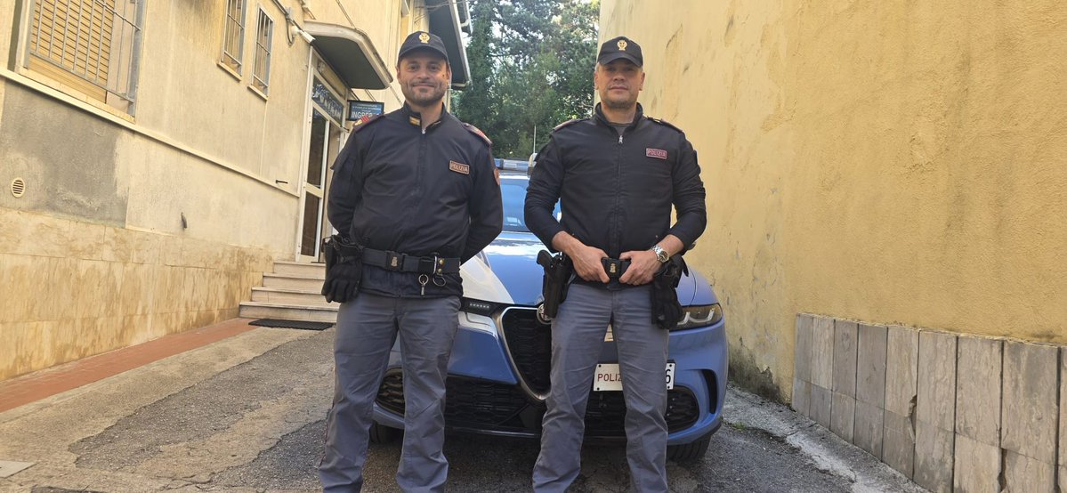 SubyNews's tweet photo. #FIUGGI - Anziano solo in casa e in difficoltà: la polizia entra da una finestra e lo salva https://t.co/mBef2xP02D