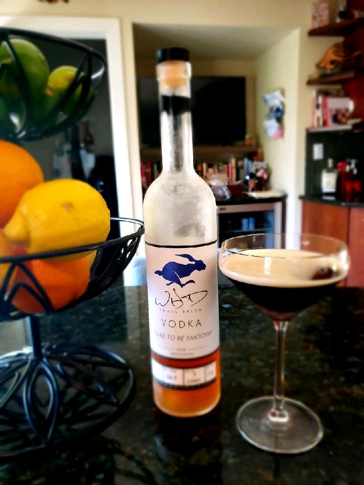 WHDSmooth's tweet photo. 🍸✨ Weekend vibes are better with craft cocktails! Try one of our signature creations - Long Island Hare, Bourbon Espresso Martini, or Banana Old Fashioned (just the right balance of flavor). Cheers to handcrafted brilliance! 🥃 #WildHare #CraftDistillery https://t.co/KketPUqYC2