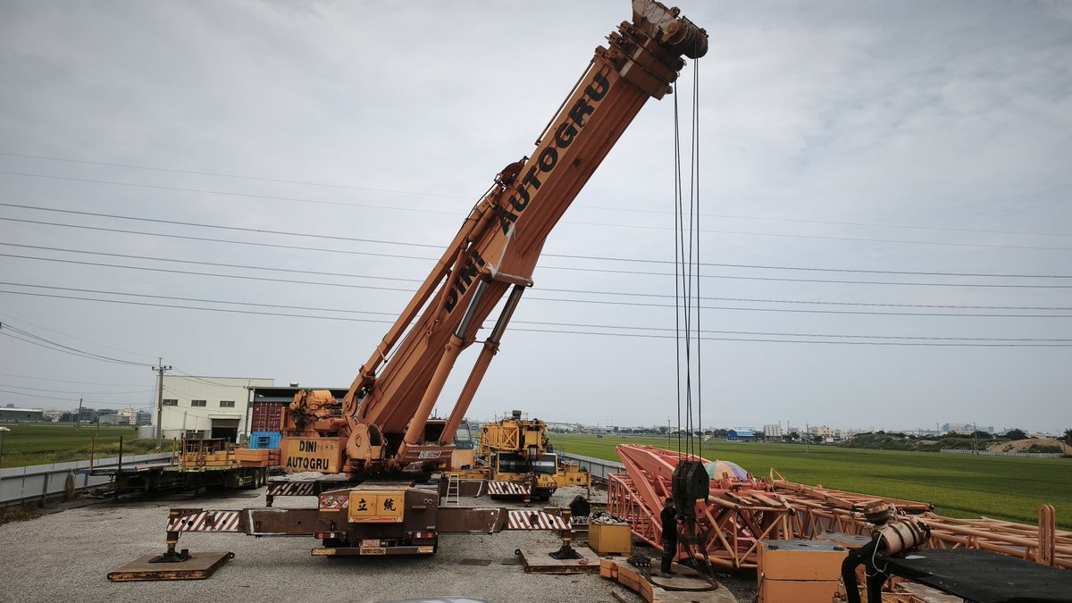OrangeLiu10's tweet photo. LIEBHERR LTM1400 https://t.co/8zQ2ndWHSh