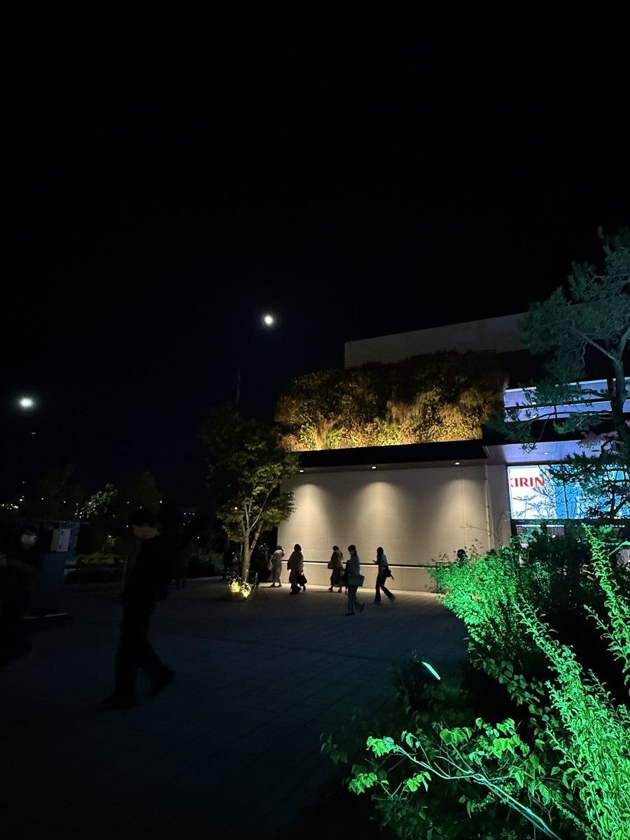 cinderellaran's tweet photo. 昨日
参加しているサロン🤟のおでかけ企画
『天王寺動物園へ行こう』
爽やかな晴天に恵まれ楽しく歩き回り

大和小泉駅解散後
改めて大阪へ

初の劇場で
『したいとか、したくないとかの話じゃない』

予備知識なしの観劇
何モノかに惹きつけられて
同行友人とのアフタートークで大盛り上がり

佳き https://t.co/NQg36XHY6k