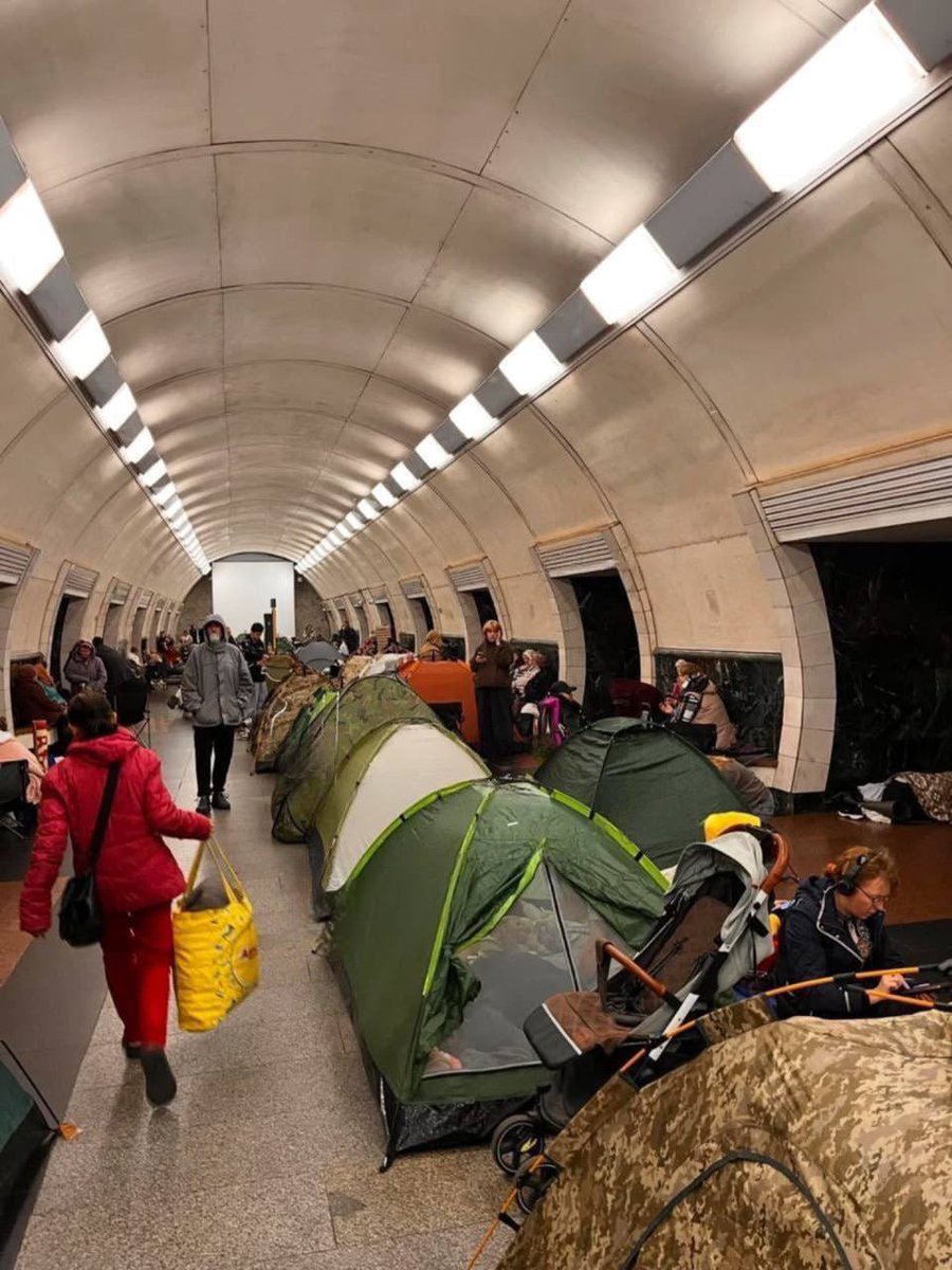 oleshkomyroslav's tweet photo. Діти Зеленського в метро та бункері ж не сплять, вірно? 
Якби спали, наркет би вже давно погодився на мир. https://t.co/x3fGUbUEzw