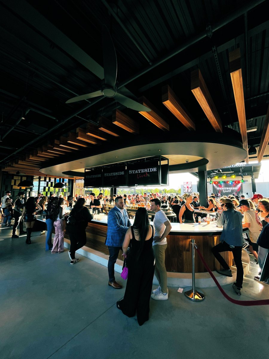Jimmyking35's tweet photo. Tonight I’m at the Grand Opening of the concert venue down at Stateside Live! To see Bayside, Taking Back Sunday and Mayday Parade! Really lovely night for an outdoor gig https://t.co/mfMFkKUmCG
