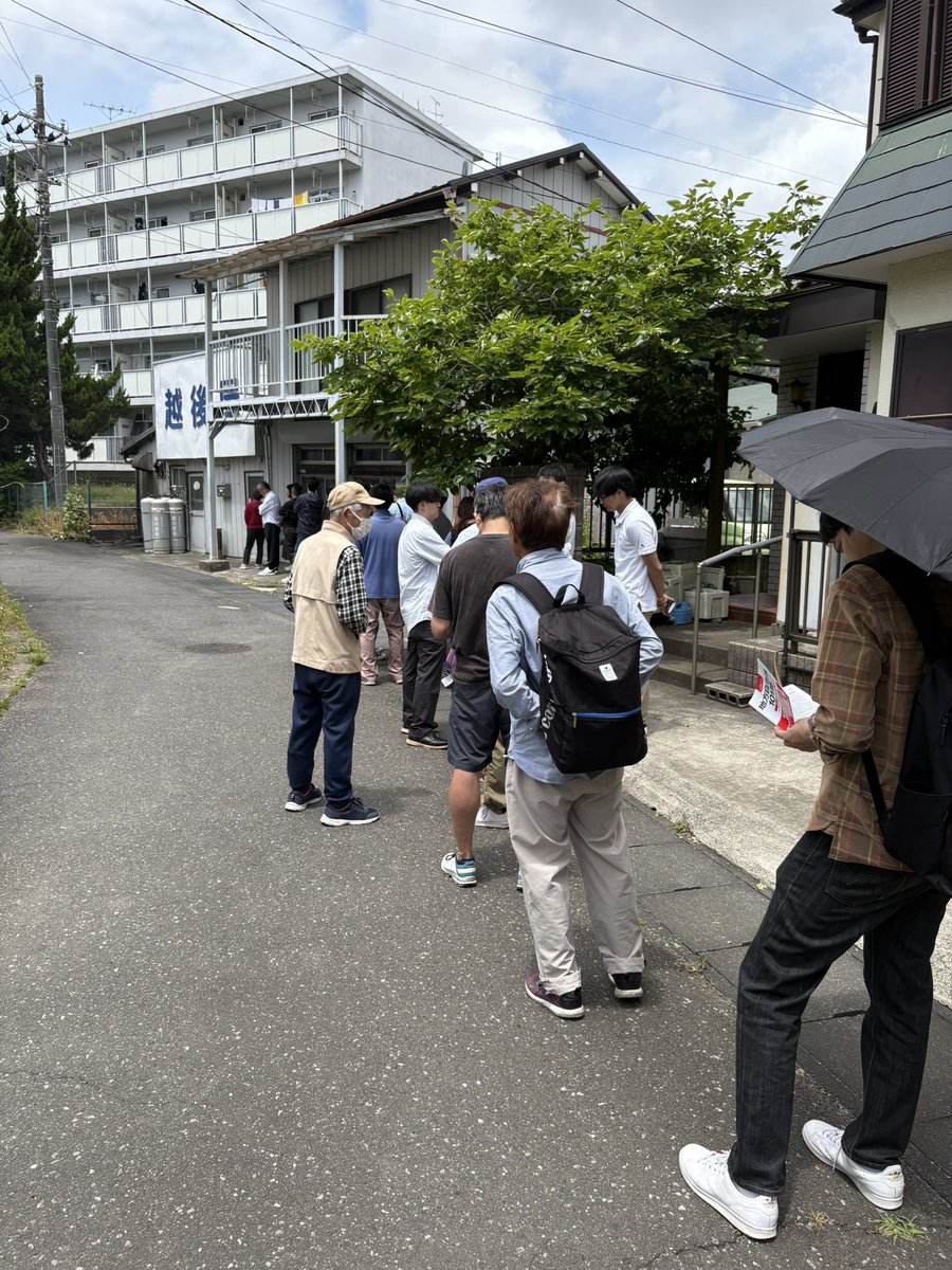 suzu0714's tweet photo. 5月29日に放送された #孤独のグルメ に登場する、取手の #越後屋 さんへ一足早く行ってきました〜🙌

昼12時到着で2時間半待ちの大行列〜💦
でも、ひと口食べた瞬間に並んだ疲れが吹き飛ぶくらい、もの凄く美味しい #レバーステーキ でした😋開店前に並ぶとよいかも！🚓来るので🚗は近くのコイン🅿️へ https://t.co/nGUIvCaoVL