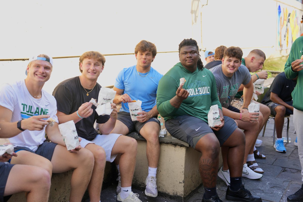 GreenWaveFB's tweet photo. Took the fellas out for beignets! 

#UptownFootball | #AIE https://t.co/6YkwcSrnJF