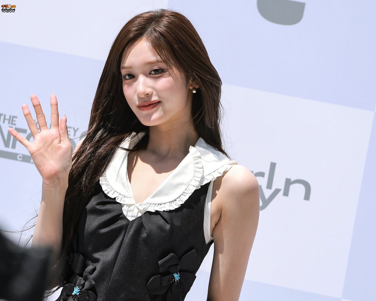 ytdive17700's tweet photo. 260529 Carlyn Event

#IVE #LEESEO #아이브 #이서 #イソ https://t.co/7uuoo34eKA