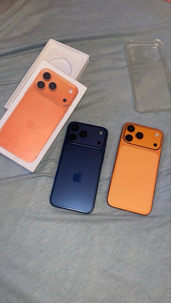 queenbebeta's tweet photo. Bon les p’tit toutou vous allez m’acheter mes deux téléphone je les vend que à mes petit chien à prix cadeau https://t.co/PiHGGjz8yS