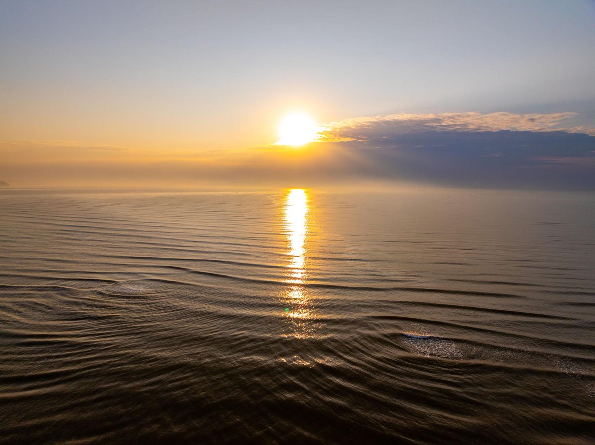 dharas153's tweet photo. Every sunrise is a new opportunity to start fresh and move closer to your goals. ☀️ #Success https://t.co/tmUfIlCKJo