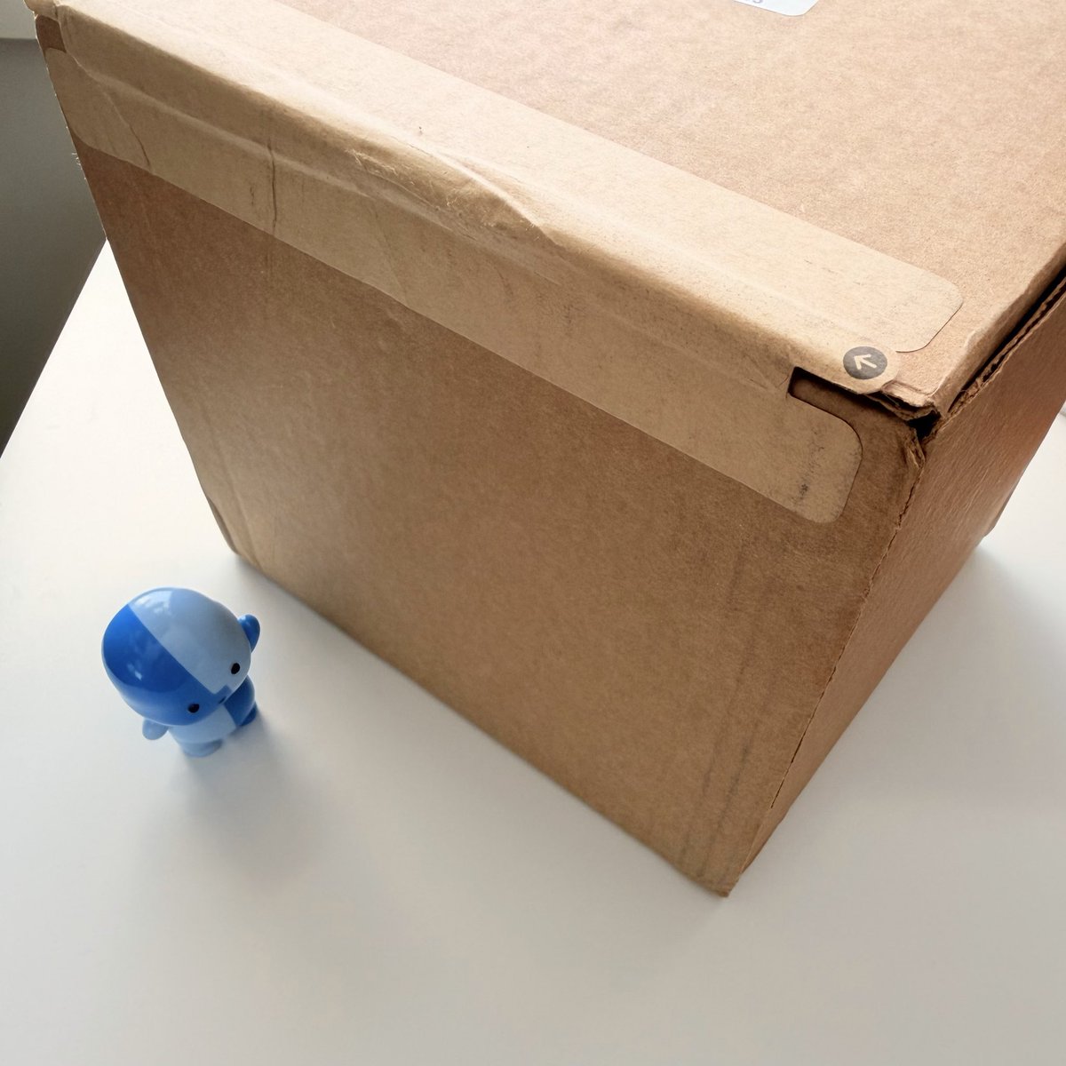BasicAppleGuy's tweet photo. Some deliveries are better than others. Especially the ones with the SF arrow. 📦 https://t.co/R2aowVOpMO