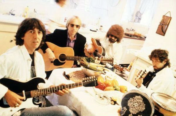 crockpics's tweet photo. A casual band rehearsal around the kitchen table. George Harrison, Tom Petty, Jeff Lynne, and Bob Dylan working on tracks for the first Traveling Wilburys album in May 1988. Photographer Neal Preston caught this great behind-the-scenes look at Dave Stewart's house in LA, where they recorded the whole thing to keep it loose and informal. What is your favorite track from Vol. 1?