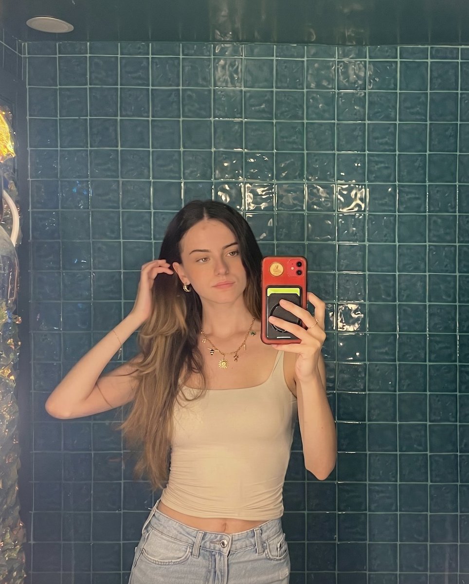 Sara De Villa | AI visuals | Content creation tweet media