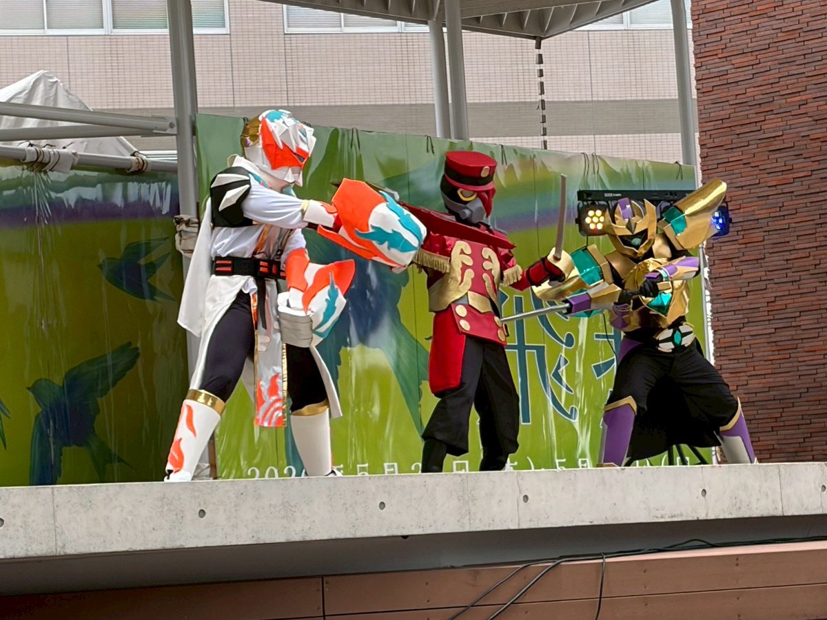 Q3RIDER's tweet photo. おはようございます
本日は学文祭のヒーローショーが終わってちょうど1週間ですね
まだ学文祭の余韻が抜けない人も多いのではと思います
そんな学文祭の振り返りをInstagramに投稿しました！ぜひご覧ください
ショーの動画も後日公紙YouTubeにUPしますのでお楽しみに！
 https://t.co/tnJ3kDjM2J https://t.co/rxyCkBoClM