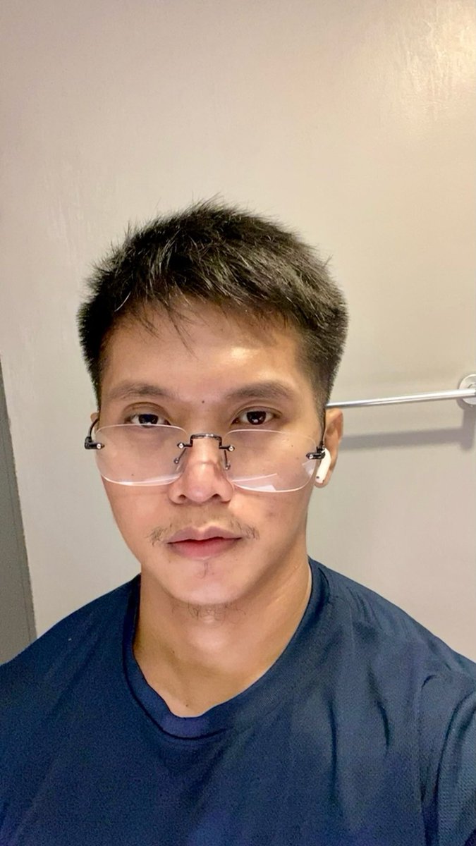 IamWave04's tweet photo. Parang bagay pala sakin maging maputi..

San po nabibili ilaw sa CR ng AF..
Bili ako isang dosena.. https://t.co/jsMZOGDDLM