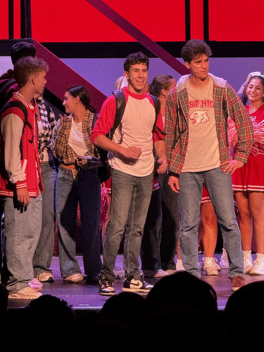 chackerman1's tweet photo. Go Wildcats!!! #wearechappaqua #seniormusical https://t.co/k02kkSJEbA