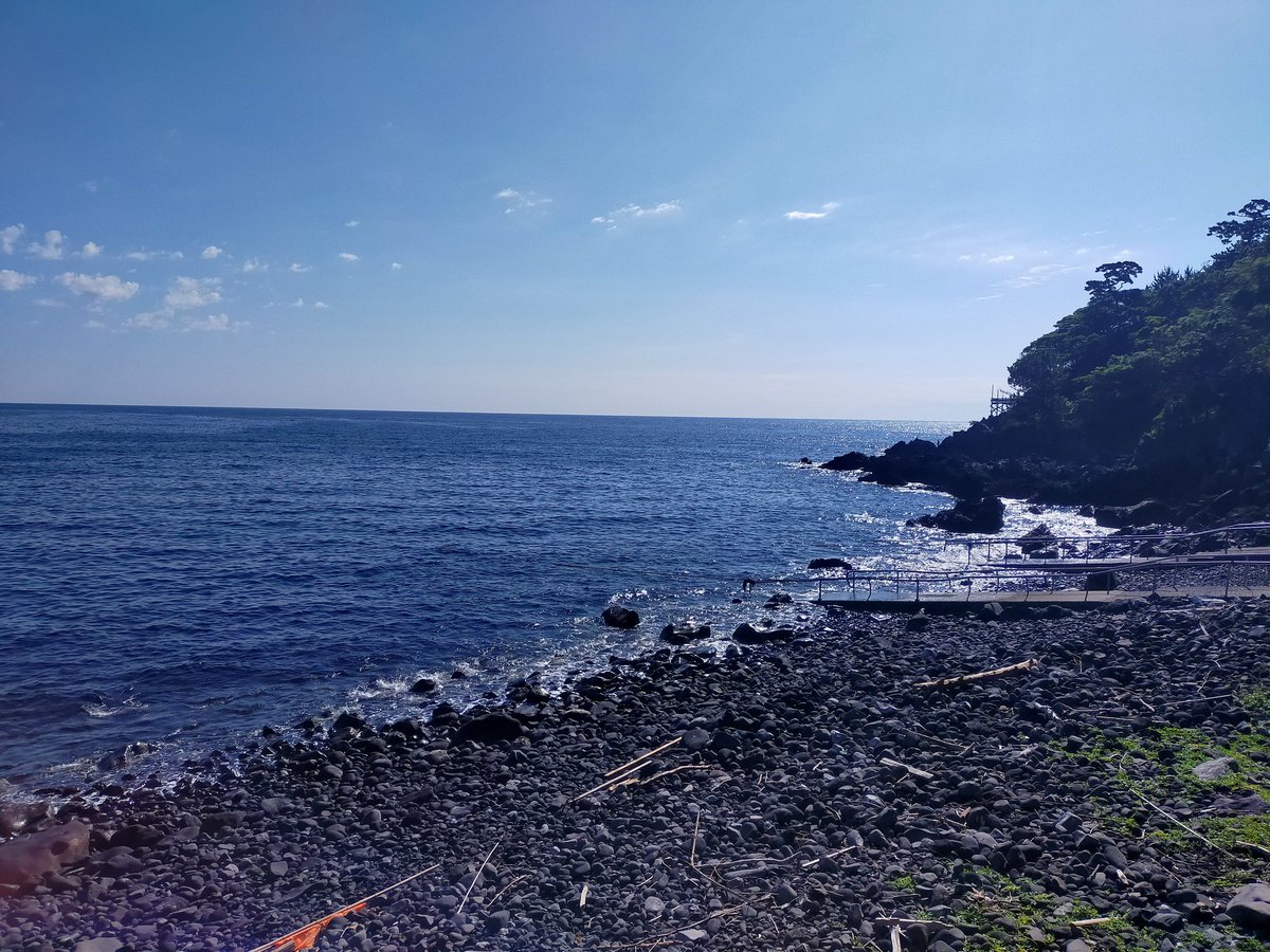 FutoDS's tweet photo. 5/30  (土) 富戸の海況【OPEN】

穏やかな海況です

透明度 10〜15m
水温 18〜21℃

※最終エキジット
平日　16:00
土日祝日　16:30

公式instagram 港周りの情報、時々水中写真などをUP！
https://t.co/xi6x8rHxS5 https://t.co/tDM5lJ8sRz