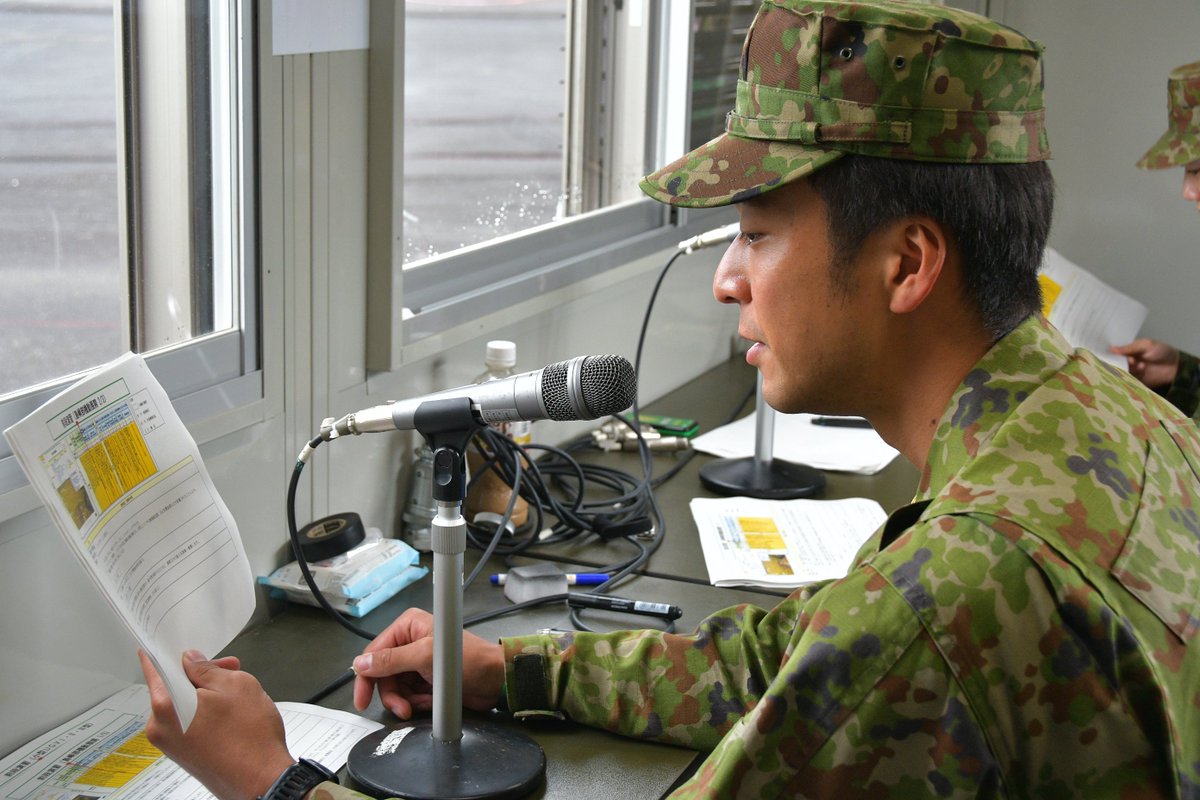 FSB_1965's tweet photo. ＃富士総合火力演習 ナレーター班は予備自衛官でもあるフリーアナウンサーの佐波優子さんの指導のもと、発声や伝達技術の練成を行っています。
当日はライブ映像をリアルタイムで配信！
部隊行動と一体化した迫力あるナレーションにも、ぜひご注目ください！＃総火演 https://t.co/lQEu5TzucN